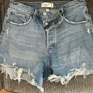 Abercrombie dad short high rise, curve love fit